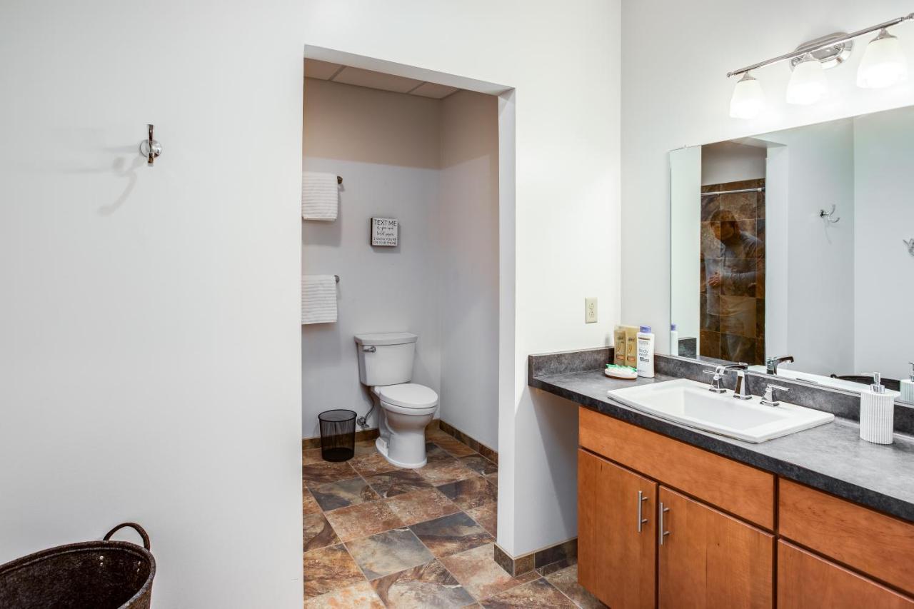 Ny Style Centric Loft With King Bed By Park Ave Apartman Rochester Kültér fotó