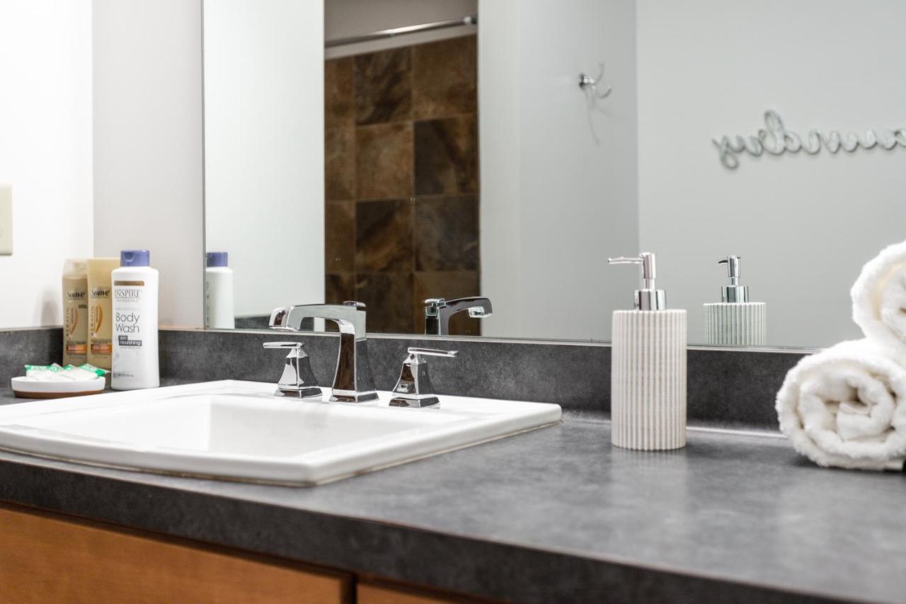 Ny Style Centric Loft With King Bed By Park Ave Apartman Rochester Kültér fotó