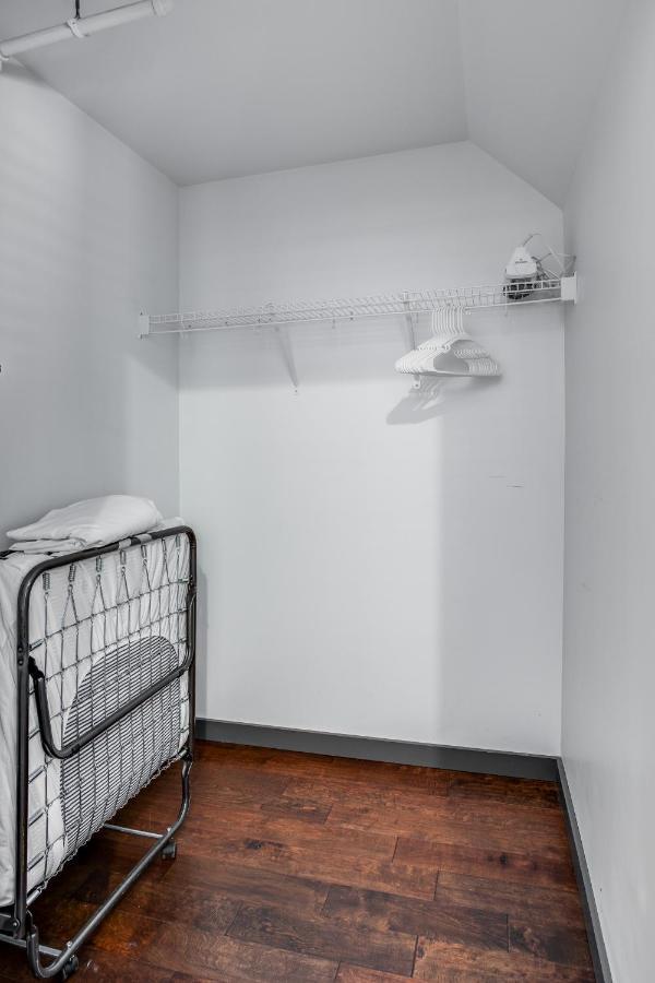 Ny Style Centric Loft With King Bed By Park Ave Apartman Rochester Kültér fotó